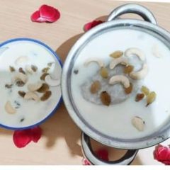 A picture of Dudh Pua with rice flour and khoya stuffing.