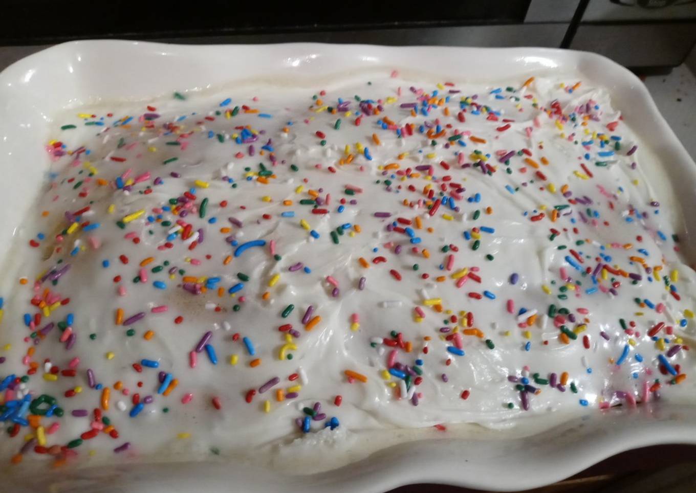 Vanilla Pudding Confetti Cake