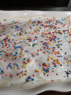 A picture of Vanilla Pudding Confetti Cake.