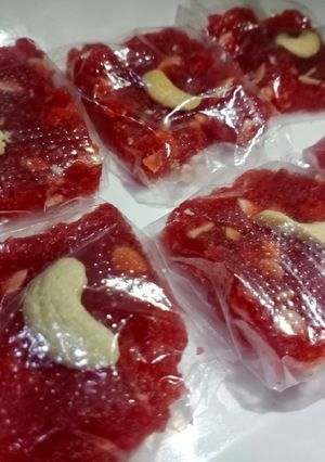 A picture of Karachi Halwa.