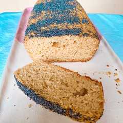 Una foto de Budín de limón y amapolas