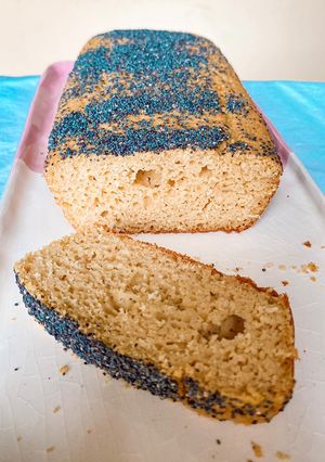 Una foto de Budín de limón y amapolas