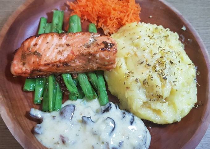 Resep Salmon Steak Saus Krim Jamur Oleh Vitie22 Cookpad