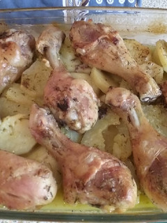 Una foto de Muslitos de pollo al horno
