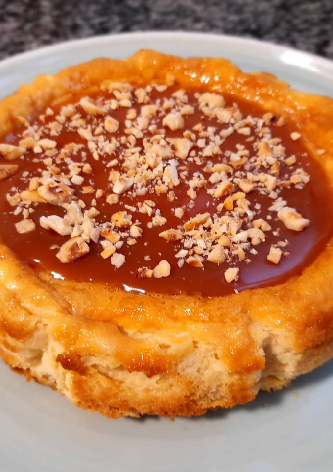 Una foto de Tarta de queso y turrón con toffee