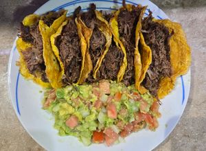 Una foto de Mini tacos de deshebrada preparada