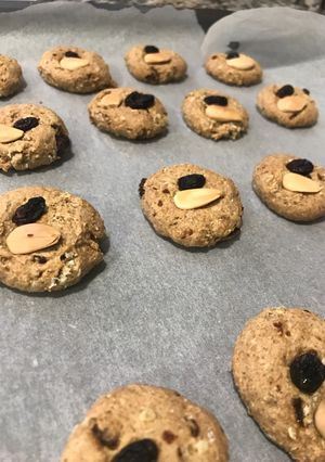 Una foto de • Galletas de avena, pasas y almendras •