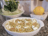 Tiramisù alla crema al  limone al profumo di limoncello,pistacchi e limone caramellato