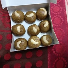 A picture of Sattu Ladoo.