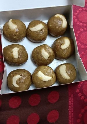 A picture of Sattu Ladoo.
