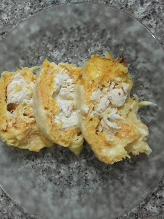 Una foto de Arrollado de zanahoria y papa con pollo y queso