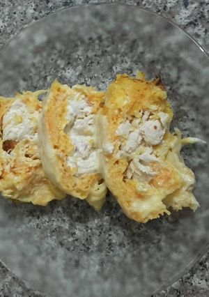 Una foto de Arrollado de zanahoria y papa con pollo y queso
