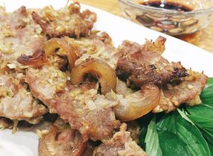 Hình của món Thịt bê non nướng sả.