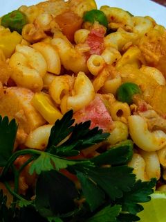 Una foto de Palitos de cangrejo, atún y coquillettes (minicoditos de pasta)!