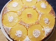 Una foto di torta ananas