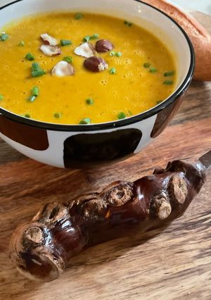 Une photo de 🪹🥄velouté butternut 🍠patate douce 🥣🫜lentilles 🪸