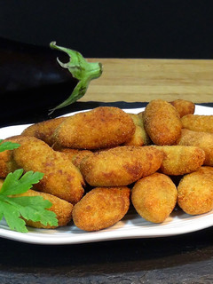 Una foto de Croquetas de berenjena muy cremosas y crujientes