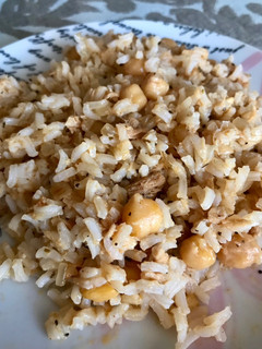 Una foto de Arroz con garbanzos y atún
