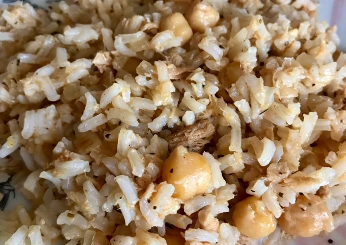 Pasos sencillos para Hacer  Arroz con garbanzos y atún