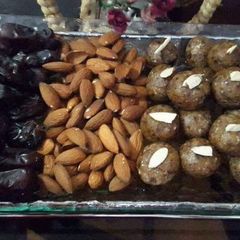 A picture of Khajoor k laddu.