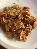 Farfalle al curry con misto mare e zucchine