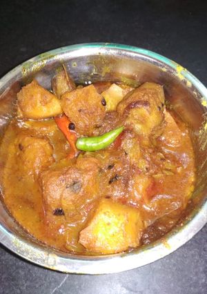 কাঁচা কলা আলু ও কুমড়োর ডালনা (kaach kola aloo o kumror dalna recipe in Bengali) রেসিপির প্রধান ছবি