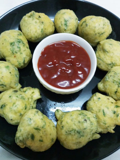 A picture of Methi Mirchi Pakoda.