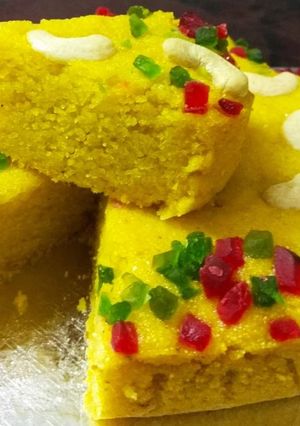 A picture of Semolina mango cake.