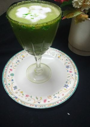 A picture of Green Apple milk shake.