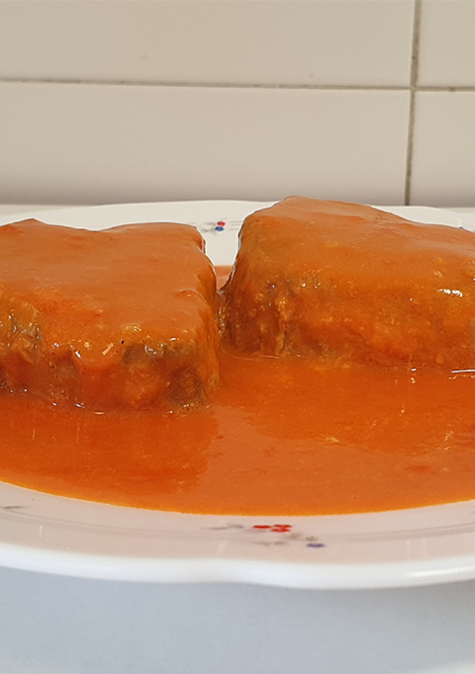 Una foto de Bonito en salsa de pimientos del piquillo