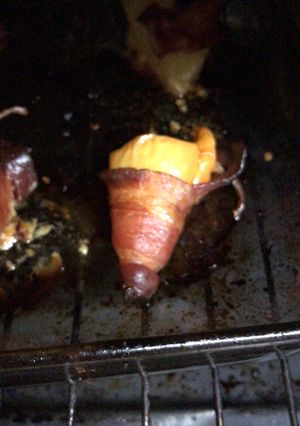 Una foto de Chiles con queso y bacon