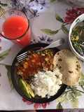 Carne de res molida con vegetales y salsa de tomate