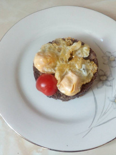 Una foto de Revuelto de morcilla de burgos con huevos de codorniz