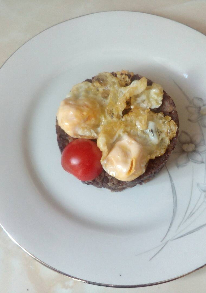 Una foto de Revuelto de morcilla de burgos con huevos de codorniz
