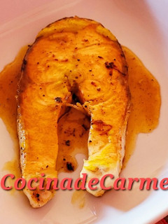 Una foto de Salmón a la plancha con mostaza y miel