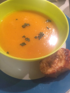صورة لوصفة شوربة اليقطين مع خبز الجبنة 😋🍲🍵💁🏼
