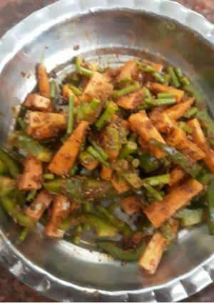 મોગરી ગાજર નું અથાણું (Mogri Gajar Athanu Recipe In Gujarati) રેસીપી મુખ્ય ફોટો