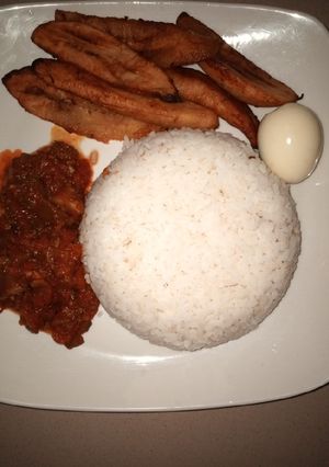 A picture of Ofada sauce with rice.