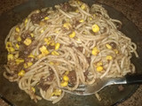 Spaguettis con salsa de morcilla y choclo 