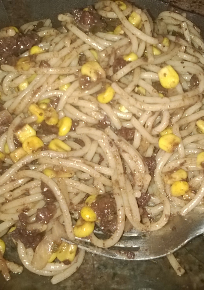 Una foto de Spaguettis con salsa de morcilla y choclo 