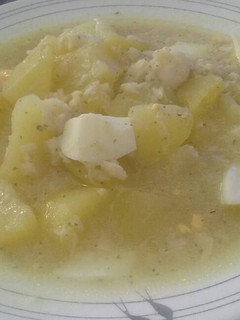 Una foto de Patatas en salsa verde con merluza