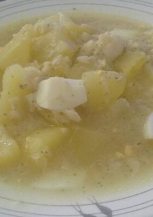 Una foto de Patatas en salsa verde con merluza