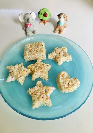 A picture of Everyone's Favorite Rice Krispie Treats.