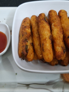 रव्याचे कुरकुरीत फिंगर्स (ravyache fingers recipe in marathi) रेसिपी चे मुख्य फोटो