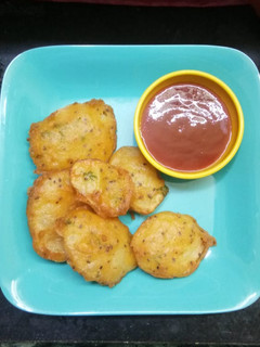 आलू भजिया (aloo bhajiya recipe in Hindi) रेसिपी मुख्य फोटो