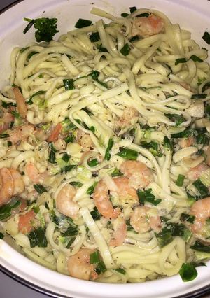 Una foto de Fideos con langostinos