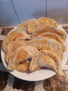 Una foto de Empanadas de queso y cebolla