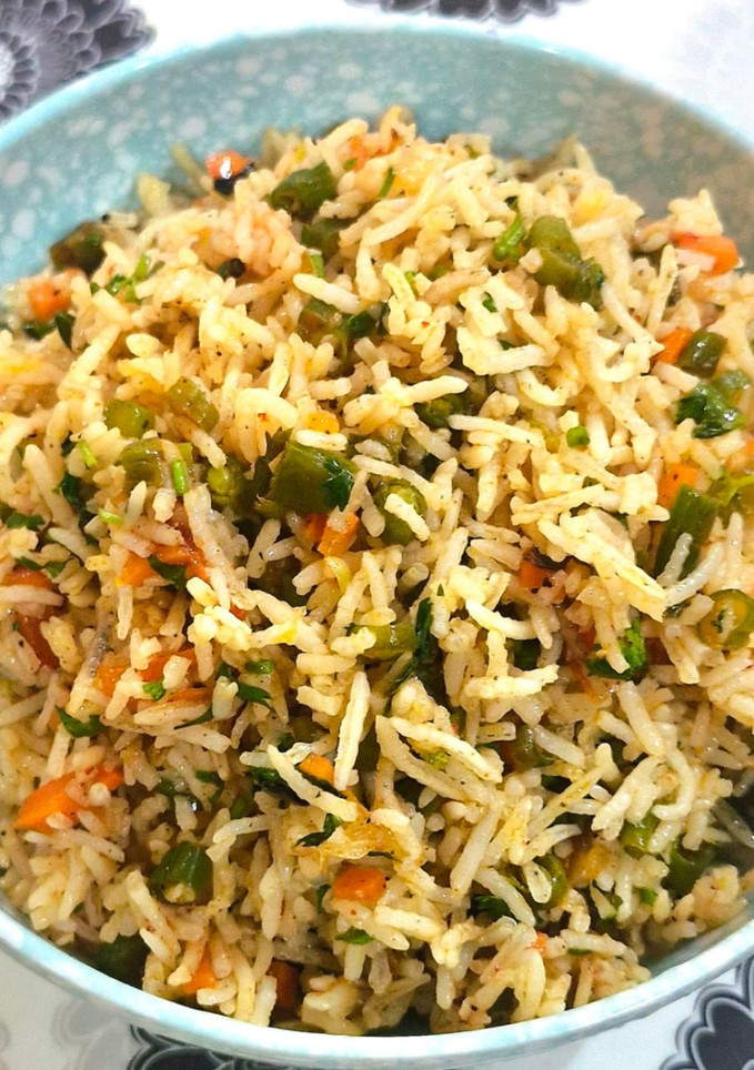 शेज़वान फ्राइड राइस रेसिपी मुख्य फोटो