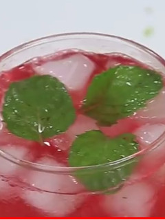 A picture of Soda chanh dâu.