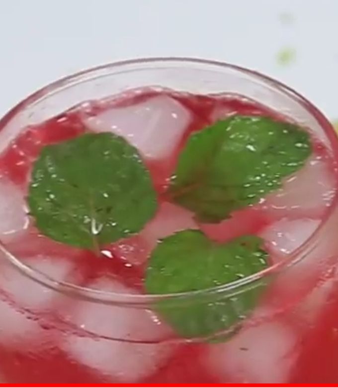 A picture of Strawberry Lemon Soda.
